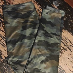Plus size camo leggings